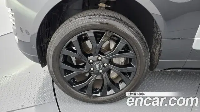 Land Rover Range Rover 2019 — Photo 6/19