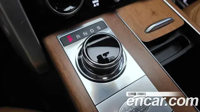 Land Rover Range Rover 2019 — Photo 8/19