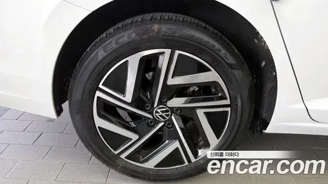 Volkswagen Jetta 2022 — ფოტო 11/32