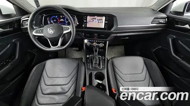 Volkswagen Jetta 2022 — ფოტო 23/32