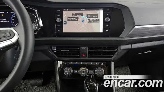 Volkswagen Jetta 2022 — ფოტო 2/32