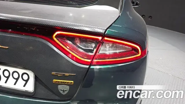 Kia Stinger 2018 — Şəkil 22/36