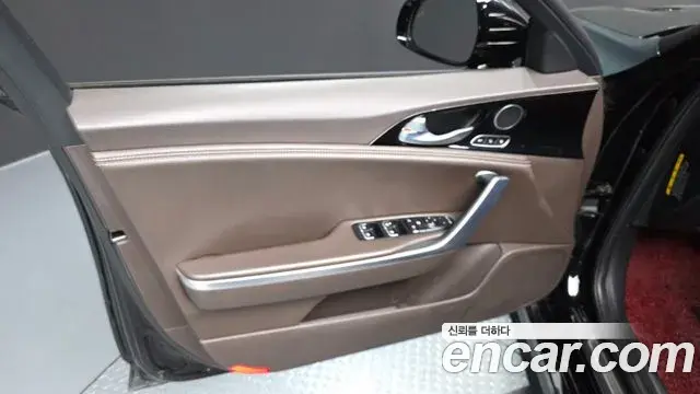 Kia Stinger 2018 — Şəkil 34/36