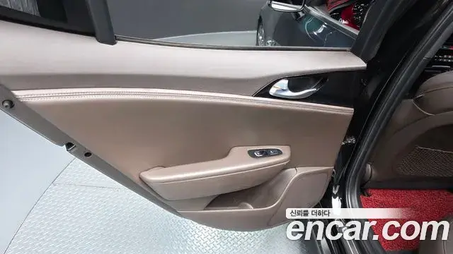 Kia Stinger 2018 — Şəkil 11/36