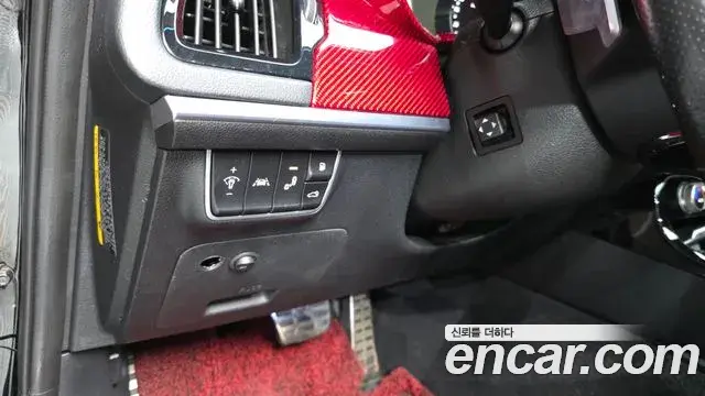 Kia Stinger 2018 — Şəkil 12/36