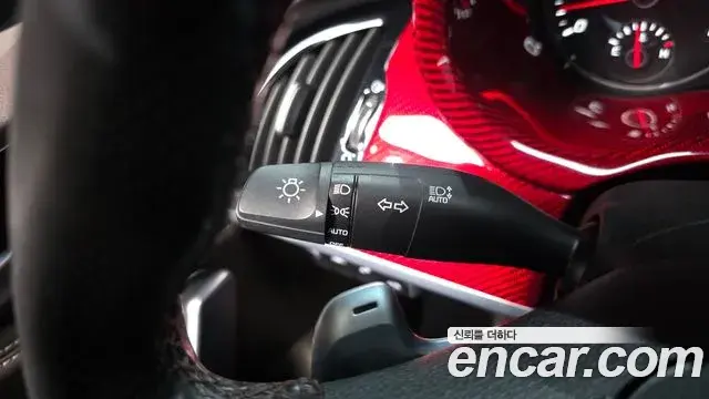 Kia Stinger 2018 — Şəkil 27/36