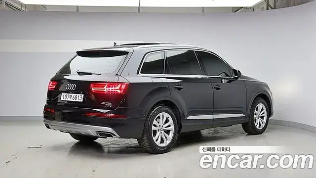 Audi Q7 2019 — Фото 3/20