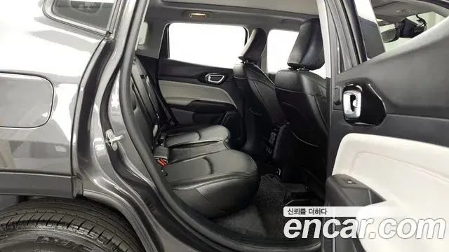 Jeep Compass 2022 — Photo 17/20