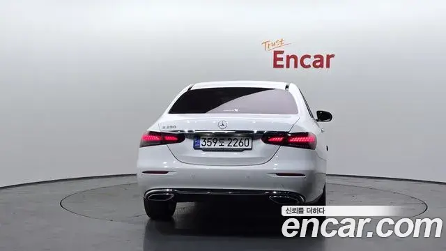 Mercedes-Benz E-Class 2022 — Фото 4/20