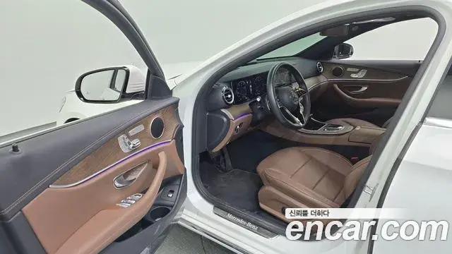 Mercedes-Benz E-Class 2022 — Фото 10/20