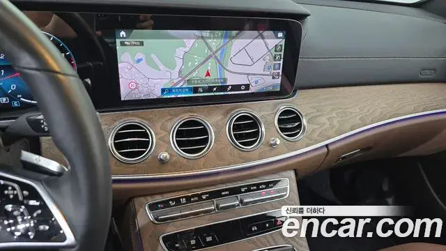 Mercedes-Benz E-Class 2022 — Фото 12/20