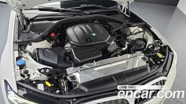 BMW 3 Series 2023 — ფოტო 32/33
