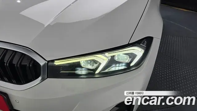 BMW 3 Series 2023 — ფოტო 19/33