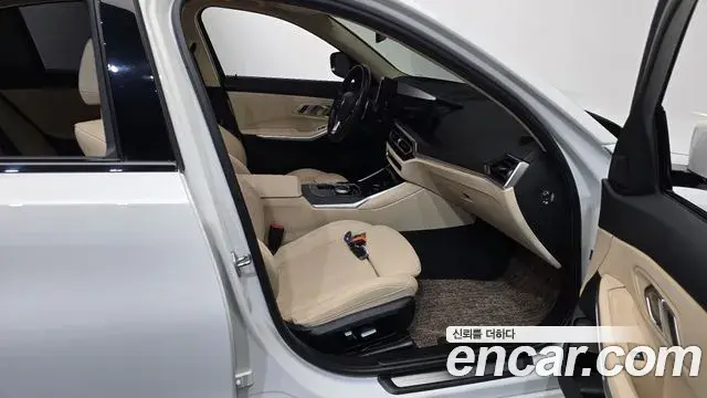 BMW 3 Series 2023 — ფოტო 10/33