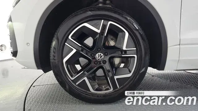Volkswagen Touareg 2024 — Photo 31/38