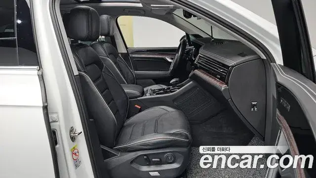 Volkswagen Touareg 2024 — Photo 17/38