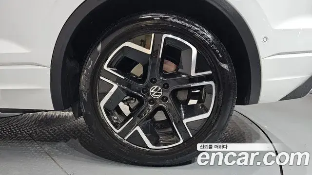 Volkswagen Touareg 2024 — Photo 9/38