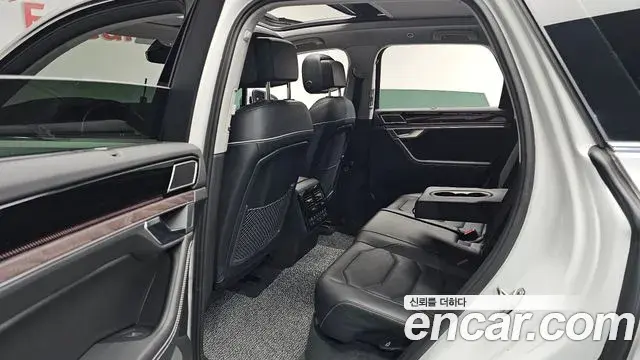 Volkswagen Touareg 2024 — Photo 8/38