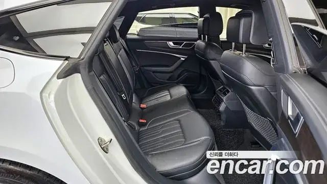 Audi A7 2023 — Фото 12/20