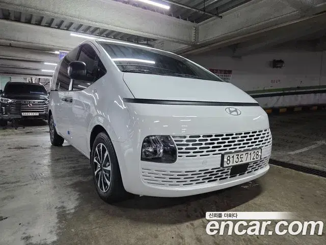 Hyundai Staria 2023 — Photo 1/20