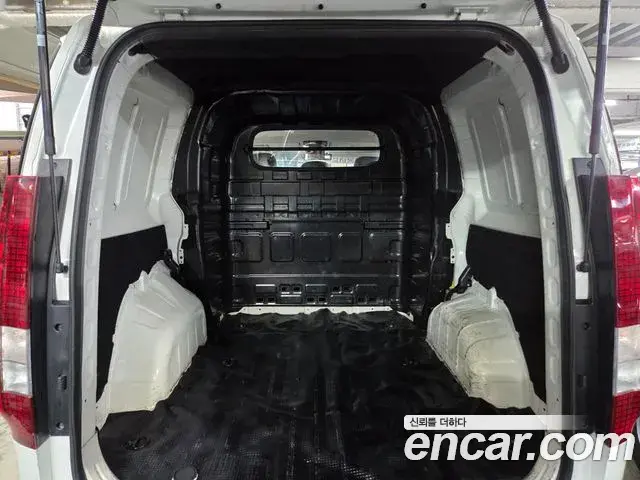 Hyundai Staria 2023 — Photo 15/20
