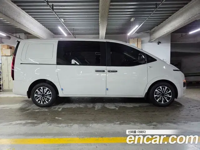 Hyundai Staria 2023 — Photo 19/20