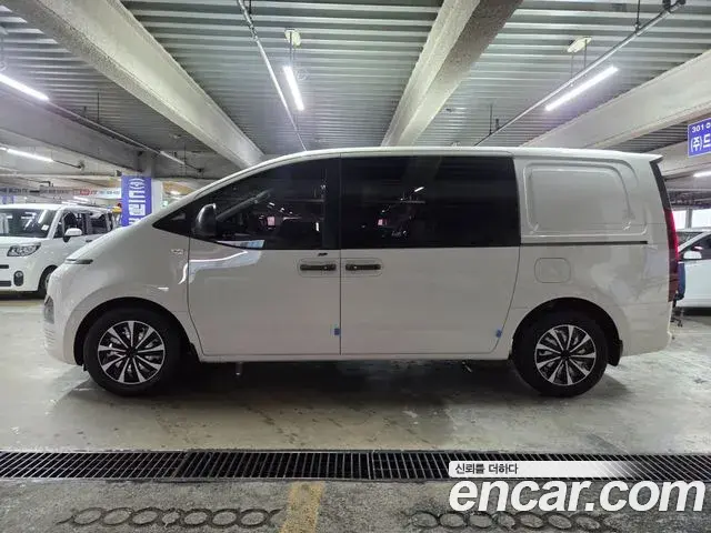 Hyundai Staria 2023 — Photo 20/20
