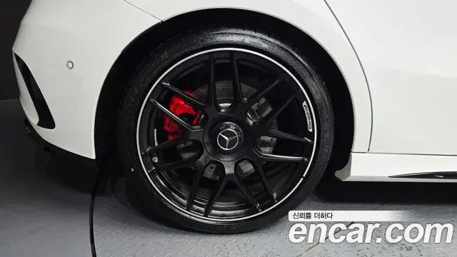 Mercedes-Benz A-Class 2025 — Photo 23/31