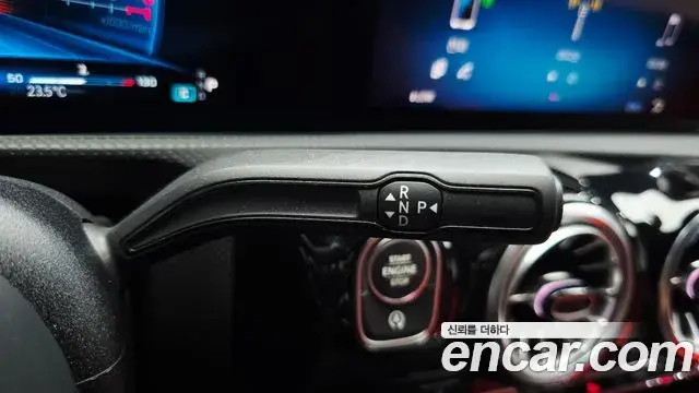 Mercedes-Benz A-Class 2025 — Photo 10/31