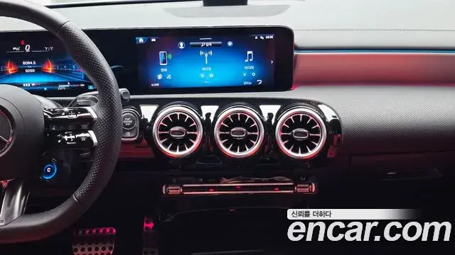 Mercedes-Benz A-Class 2025 — Photo 27/31