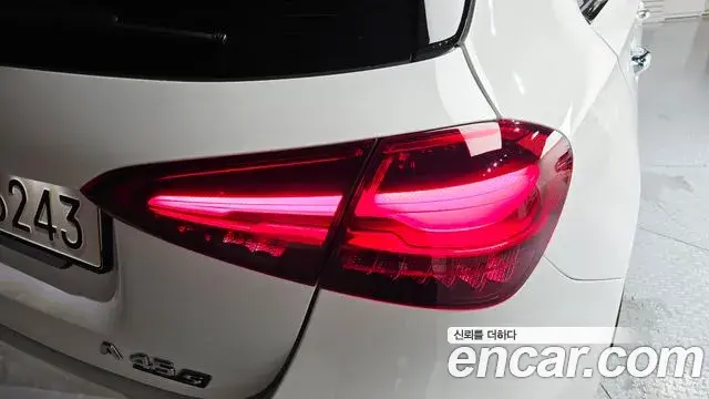 Mercedes-Benz A-Class 2025 — Photo 12/31