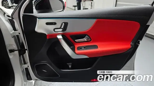 Mercedes-Benz A-Class 2025 — Photo 7/31