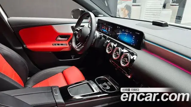 Mercedes-Benz A-Class 2025 — Photo 3/31