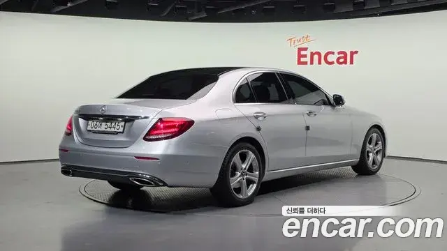 Mercedes-Benz E-Class 2018 — Photo 8/31