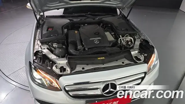 Mercedes-Benz E-Class 2018 — Photo 18/31