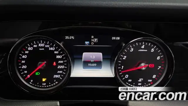 Mercedes-Benz E-Class 2018 — Photo 22/31