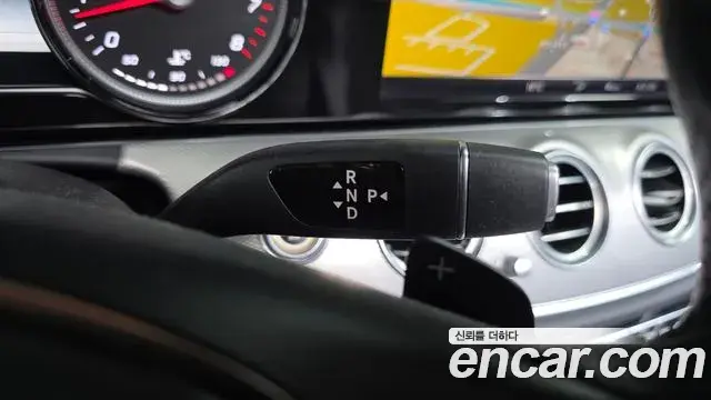 Mercedes-Benz E-Class 2018 — Photo 19/31