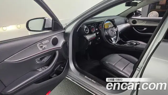 Mercedes-Benz E-Class 2018 — Photo 10/31