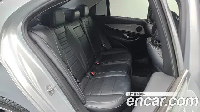 Mercedes-Benz E-Class 2018 — Photo 27/31