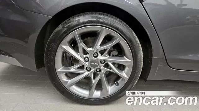 Genesis G70 2021 — ფოტო 19/20