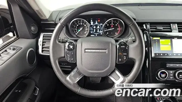 Land Rover Discovery 5 2020 — Şəkil 19/36