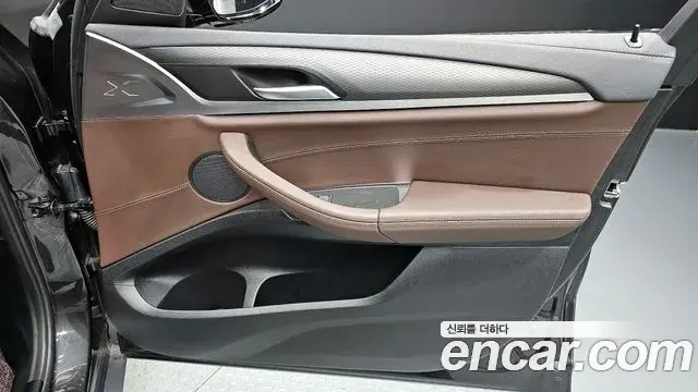 BMW X4 2021 — ფოტო 30/32