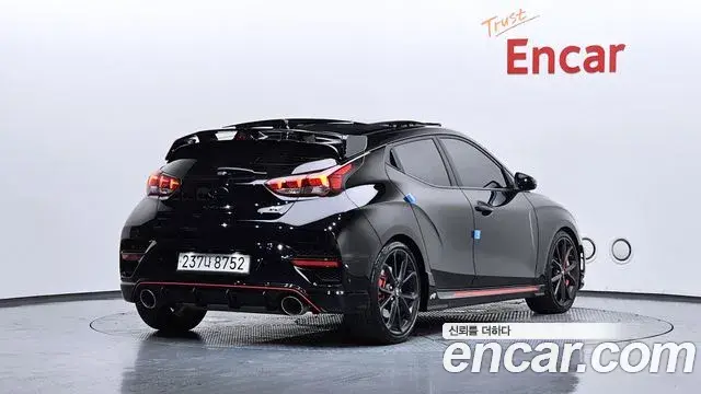 Hyundai Veloster 2021 — Фото 2/20