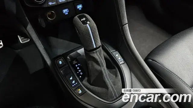 Hyundai Veloster 2021 — Фото 9/20