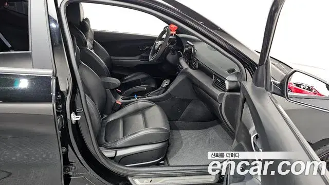 Hyundai Veloster 2021 — Şəkil 17/34