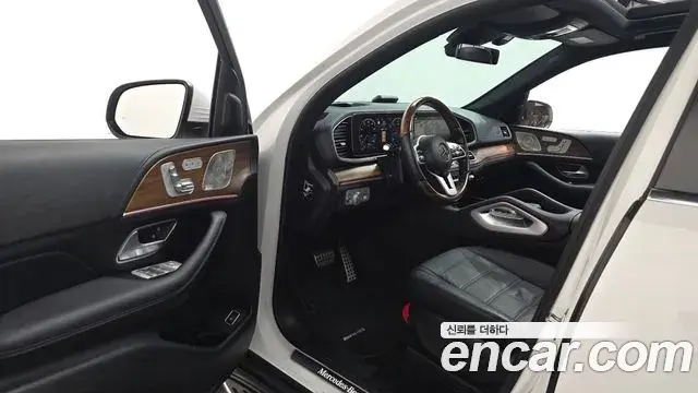 Mercedes-Benz GLS-Class 2021 — Photo 8/20
