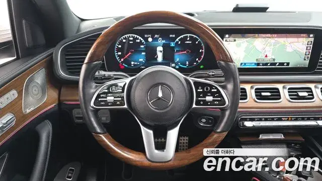 Mercedes-Benz GLS-Class 2021 — Photo 15/20