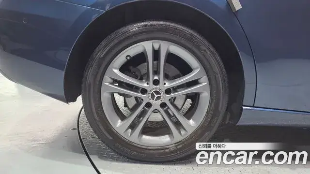 Mercedes-Benz A-Class 2020 — Şəkil 19/28