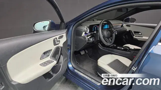 Mercedes-Benz A-Class 2020 — Şəkil 16/28