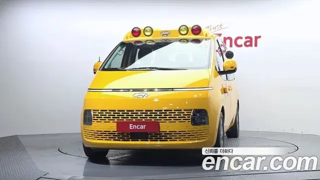 Hyundai Staria 2023 — Фото 3/20